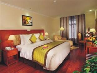 Khách sạn First Hotel - New Wing
